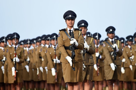 Vẻ đẹp của những “bông hồng thép” 