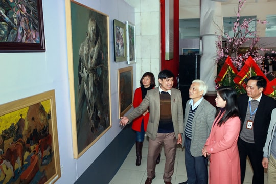 3 họa sĩ trẻ tổ chức triển lãm “Về miền xứ Nghệ”