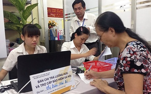 Người nghỉ hưu sẽ không phải mang sổ đi nhận lương