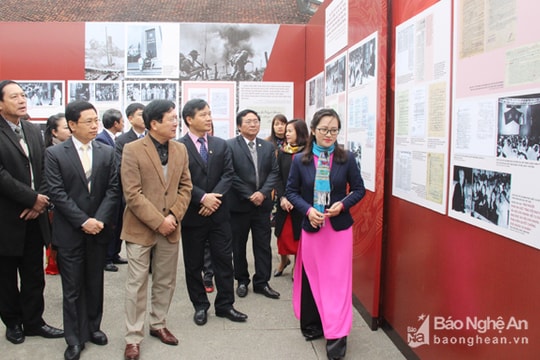 Khai mạc triển lãm "Học tập và làm theo tư tưởng, đạo đức, phong cách Hồ Chí Minh"