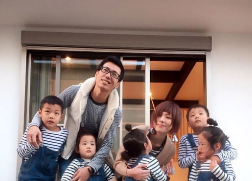 Cuộc sống 'lộn xộn có tổ chức' trong gia đình 5 con 