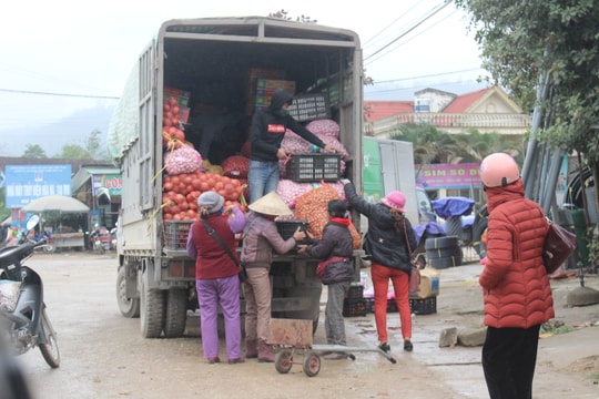 Hàng Tết vùng cao tiêu thụ chậm