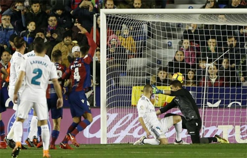 Real mất điểm ở phút 89 vì bàn gỡ của Levante