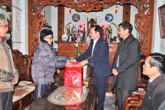 Sẻ chia Tết ấm…