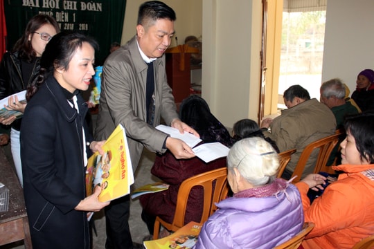 Báo Nghệ An, Công ty CP Arita trao tặng quà Tết cho hộ nghèo xã Hưng Tây (Hưng Nguyên)