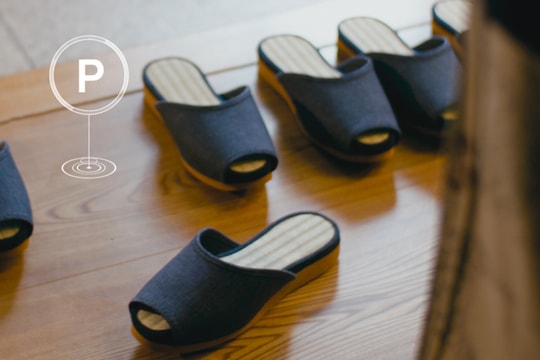 Nissan sản xuất dép đi chân “tự lái” 