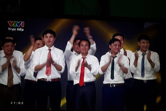 20 thầy giáo biên giới Nghệ An múa trong đêm Gala Wechoice Awards