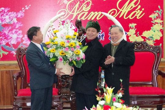 Lãnh đạo tỉnh Xiêng Khoảng (Lào) thăm, làm việc tại Bộ chỉ huy BĐBP Nghệ An