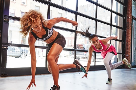 5 phút đốt cháy 100 calo giữ dáng trong ngày Tết