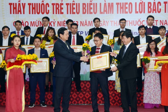 Nghệ An tuyên dương 34 thầy thuốc trẻ tiêu biểu làm theo lời Bác 