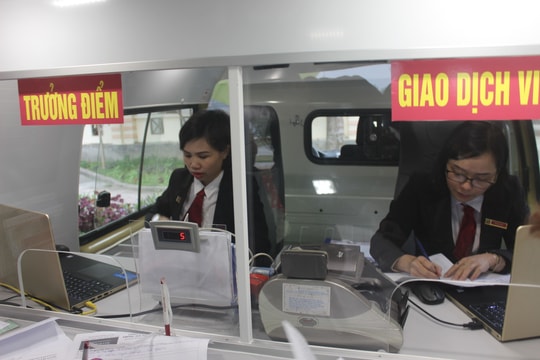 Agribank Chi nhánh Tây Nghệ An khai trương điểm giao dịch lưu động bằng ô tô chuyên dùng