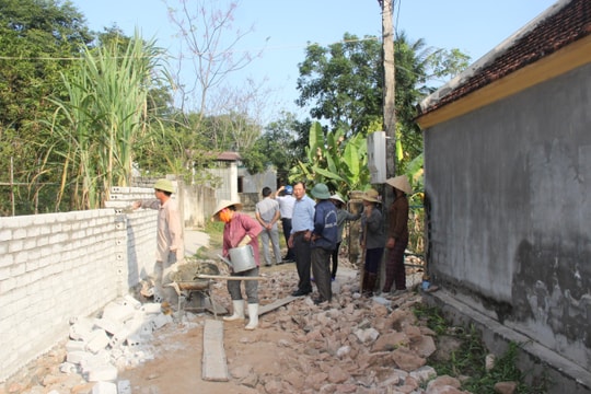 Giám sát việc “nói không đi đôi với làm“