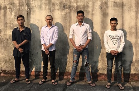 Bắt khẩn cấp 4 đối tượng cưỡng đoạt tài sản của người bán hàng rong