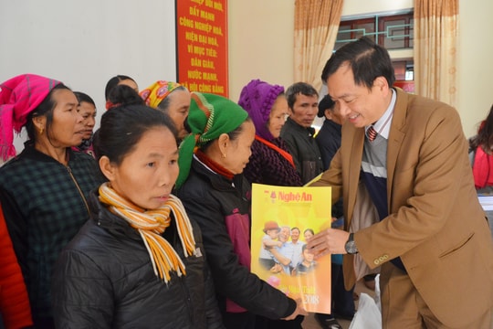 Báo Nghệ An, Tổng Công ty Vật tư Nông nghiệp tặng quà Tết cho người nghèo xã Đôn Phục