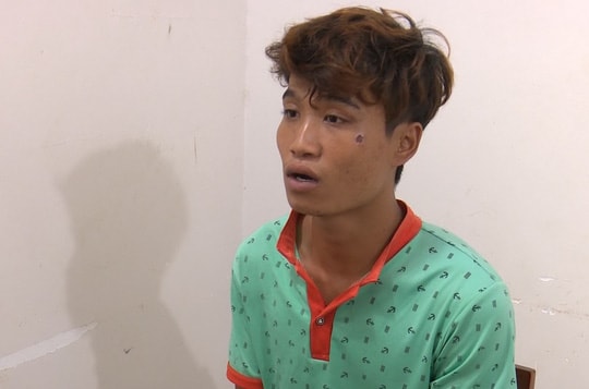 Thanh niên dùng kim tiêm dọa cướp 2 con gà