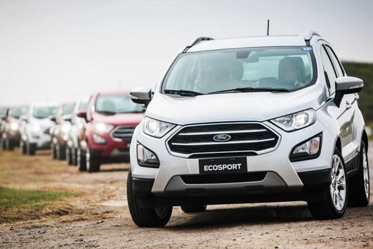 Bất thường: Ô tô cháy hàng, mất thêm trăm triệu vẫn không có xe chơi Tết