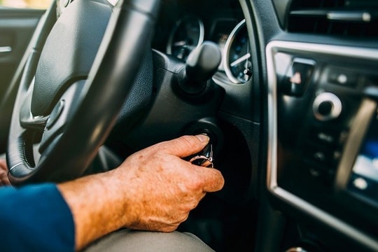 6 nguyên nhân khiến ô tô chết máy giữa đường 