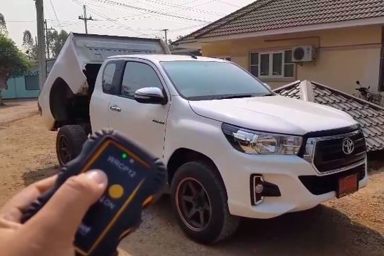 Xe bán tải độ thùng tự động đổ hàng như xe ben