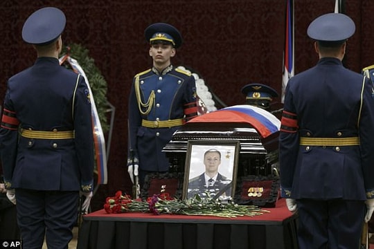 “Biển người” Nga tiễn đưa anh hùng phi công Su-25