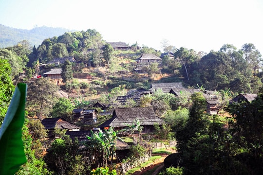 Nắng vàng trên Phà Ka Tủn