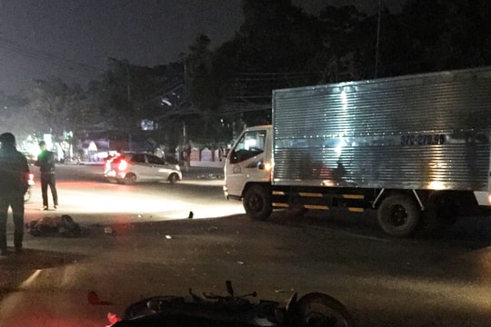 Xe tải va chạm xe máy, một người bị thương nặng
