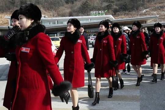 Dàn nữ CĐV xinh đẹp Triều Tiên 'tràn qua' Hàn Quốc cổ vũ cho thế vận hội