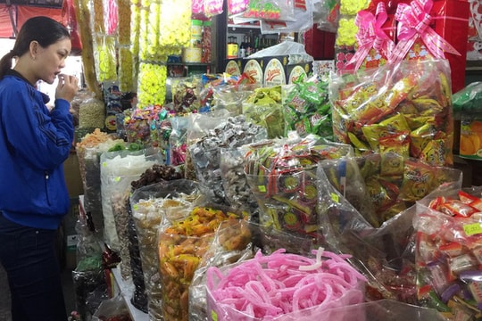 Bí quyết nhận mặt bánh mứt, rau củ... có hóa chất dịp Tết