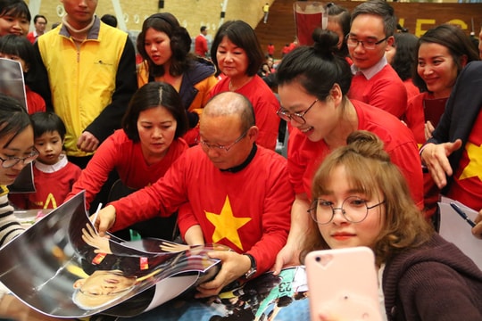 HLV Park nhắn nhủ du học sinh Việt "giữ lửa nhiệt tình"