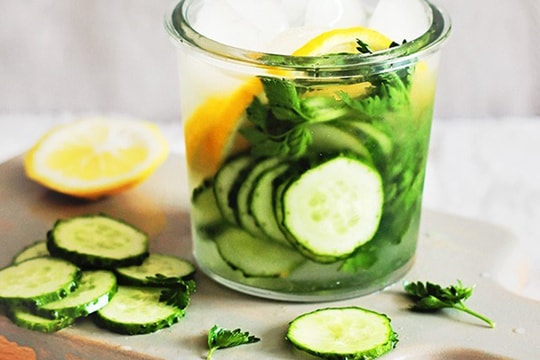 Cách làm nước detox giúp tiêu hao mỡ tích tụ trong ngày Tết