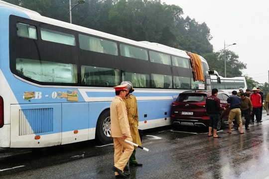 Chạy xe hơi từ Bình Dương về Nghệ An ăn Tết bị xe khách tông