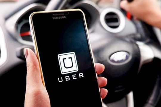 Uber, Grab 'nhảy' giá cước: Ngày thường 40.000 đồng, cận Tết 120.000 đồng