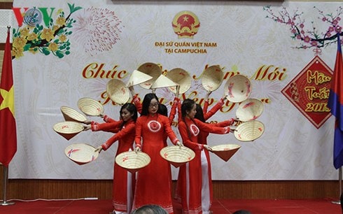 Người Việt khắp nơi trên thế giới rộn ràng đón Tết cổ truyền