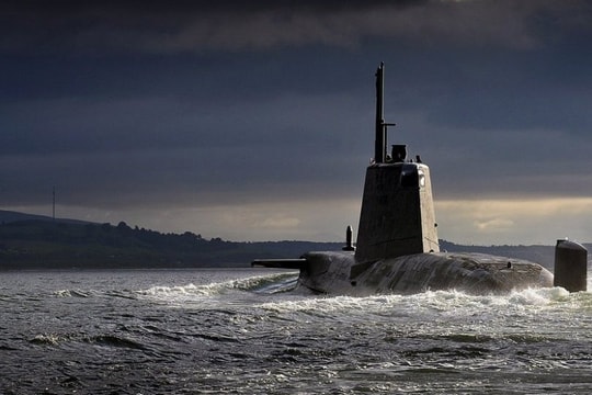 Trung Quốc đe Hải quân Anh “cần hành xử nhã nhặn” trên Biển Đông!