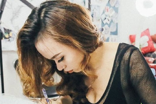 Lộ diện nữ thợ xăm nóng bỏng lo váy áo cho dàn Táo quân