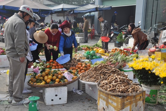 Hàng hoa quả đắt khách, tăng giá mạnh