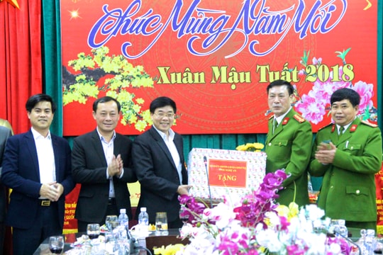 Phó Bí thư Tỉnh ủy Nguyễn Văn Thông thăm và chúc Tết các đơn vị cảnh sát 