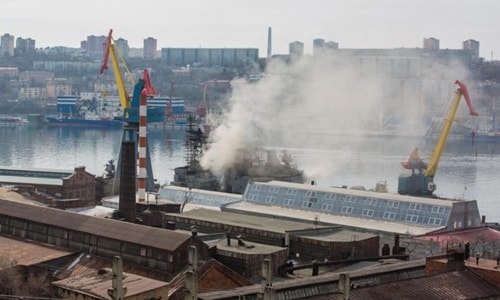 Tàu chiến Nga bốc cháy ở vùng Viễn Đông