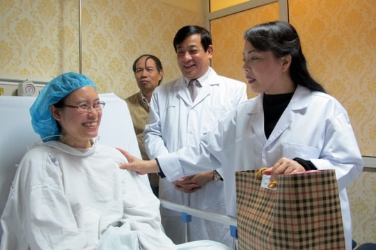 Tết trong viện của nữ bác sĩ từ chối điều trị ung thư để sinh thêm con