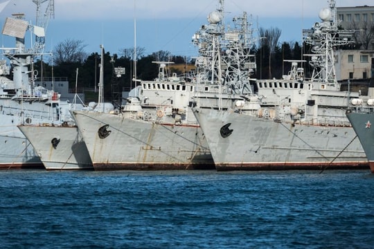 Ukraine cáo buộc Nga chiếm tàu “theo kiểu hải tặc“