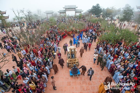 Người dân nô nức tham gia lễ hội Khai bút đầu Xuân 