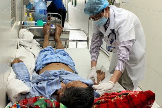 Ăn tiết canh lợn dịp Tết, một bệnh nhân phải nhập viện cấp cứu