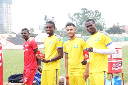 Cầu thủ SLNA “bội thu” tiền lì xì trong buổi tập đầu xuân Mậu Tuất