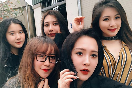 Hương Tràm khoe dàn em gái như hotgirl