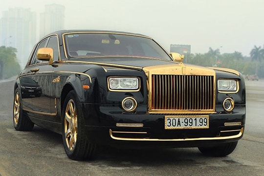 Chiêm ngưỡng cặp siêu xe dát vàng đình đám của đại gia Việt  