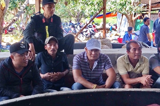 Phá trường gà mùng 4 Tết, tạm giữ 47 đối tượng cùng gần nửa tỷ đồng