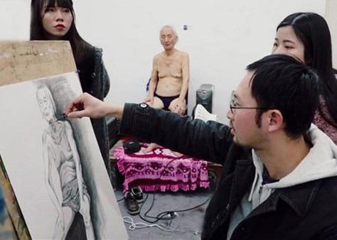 Cụ ông 88 tuổi làm mẫu khỏa thân 