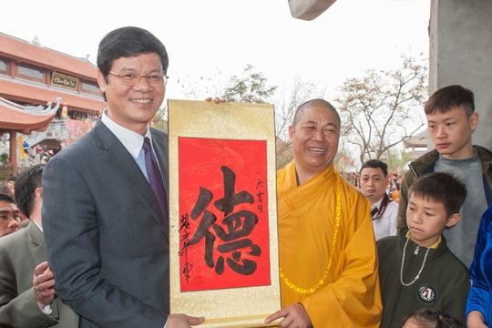 Rộn rã hội khai bút đầu Xuân xứ Nghệ