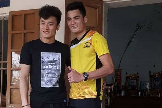 Đình Trọng thành đồng đội Quang Hải, thủ môn Tiến Dũng hóa VĐV bóng chuyền