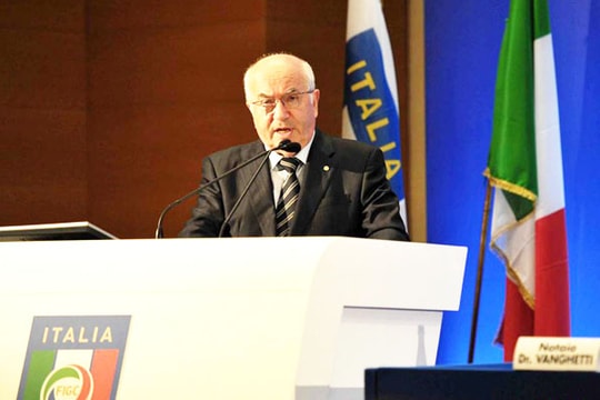 Bóng đá Italia ngủ quên trên chiến thắng