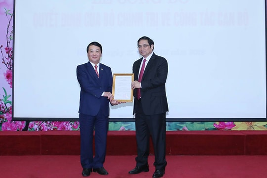 Bộ Chính trị công bố quyết định công tác cán bộ